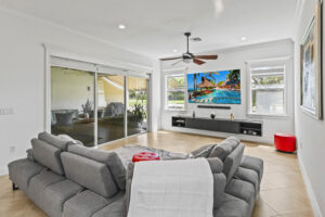 14 Family room 01 - Lake Worth Homes - Lake Worth Homes
