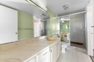 20 Bathroom 01 - Lake Worth Homes - Lake Worth Homes