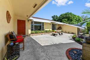 04 patio 01 - Lake Worth Homes - Lake Worth Homes