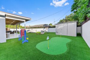 30 Putting green 01 - Lake Worth Homes - Lake Worth Homes