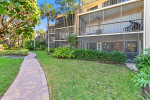27 Rear 01 - Lake Worth Homes - Lake Worth Homes