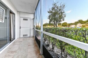 19 porch 02 - Lake Worth Homes - Lake Worth Homes