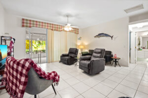 14 family room 01 - Lake Worth Homes - Lake Worth Homes