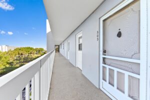 05 Entry 01 - Lake Worth Homes - Lake Worth Homes