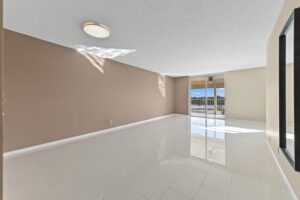 08 dining area 01 - Lake Worth Homes - Lake Worth Homes